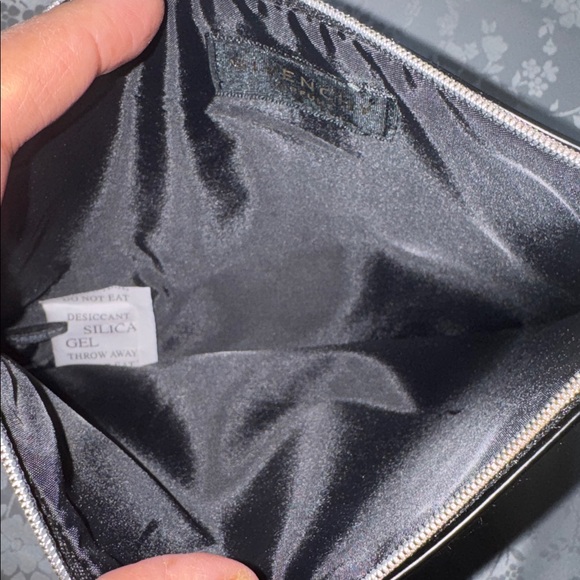 Givenchy Parfums cosmetics case - Picture 5 of 8